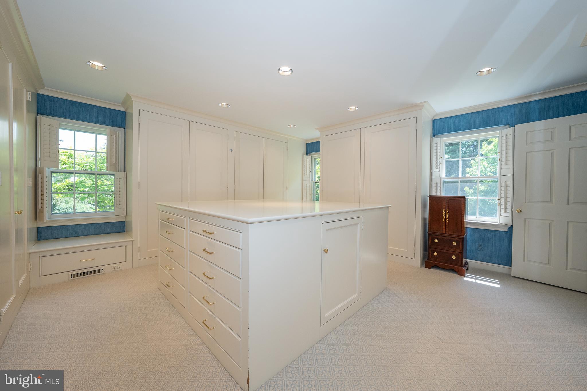 345 Fishers Rd