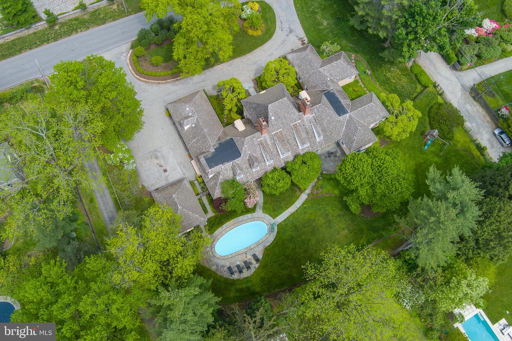 345 Fishers Rd