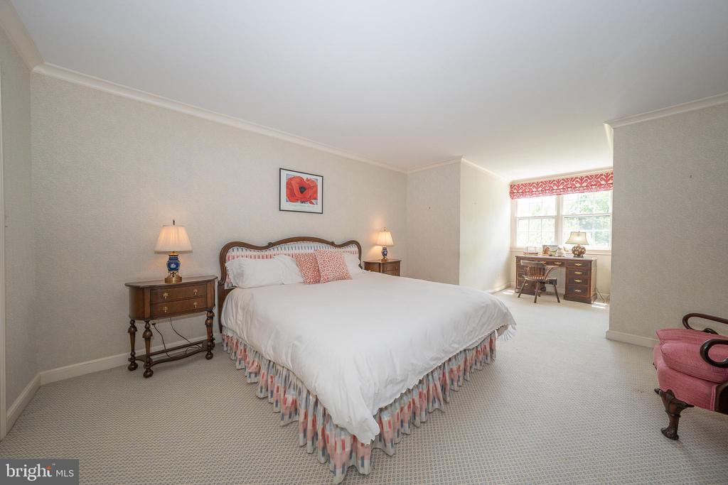 345 Fishers Rd
