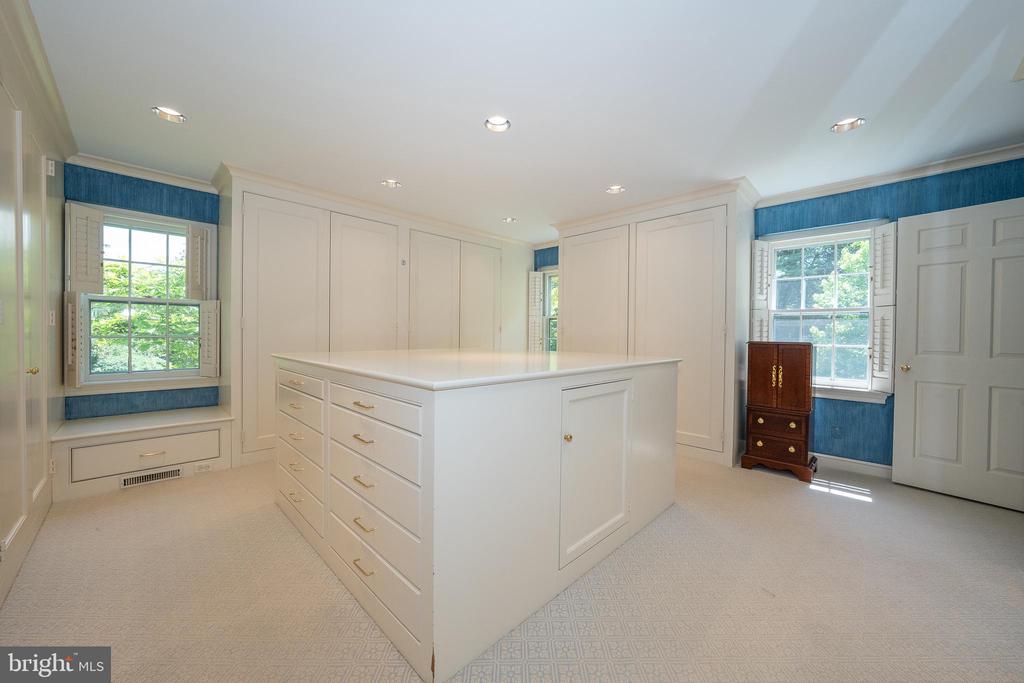 345 Fishers Rd