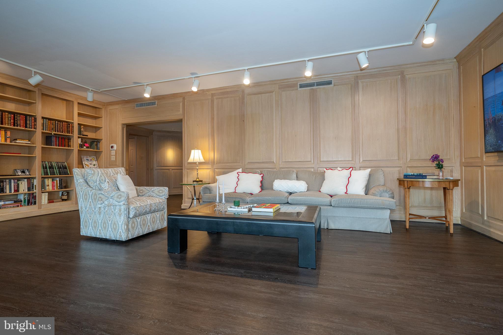 100 Grays Ln #302-304