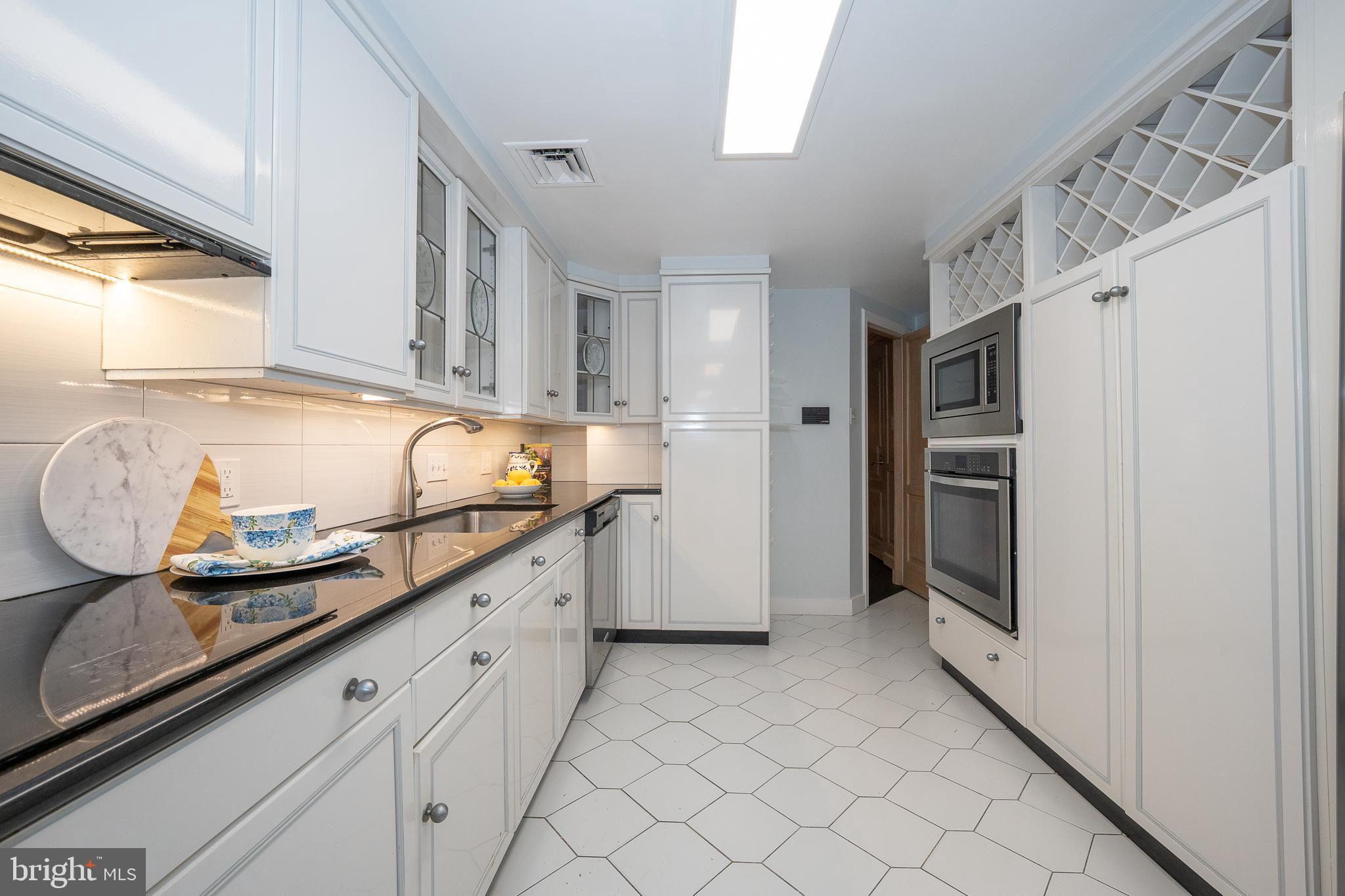 100 Grays Ln #302-304