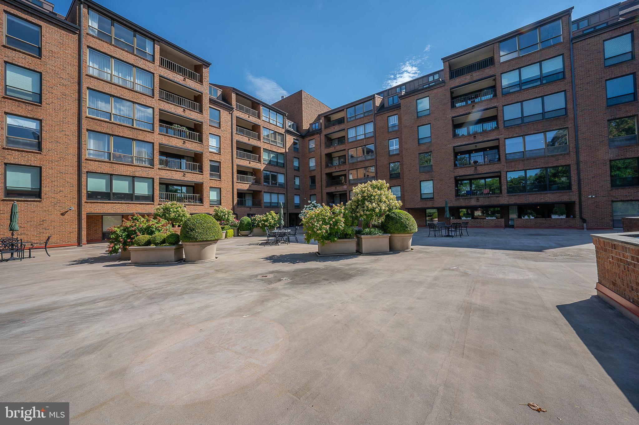 100 Grays Ln #302-304