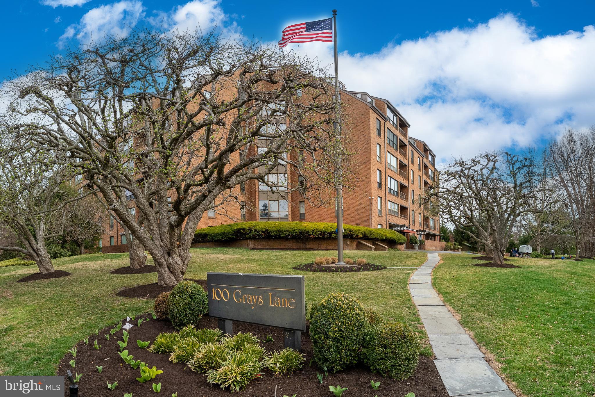 100 Grays Ln #302-304