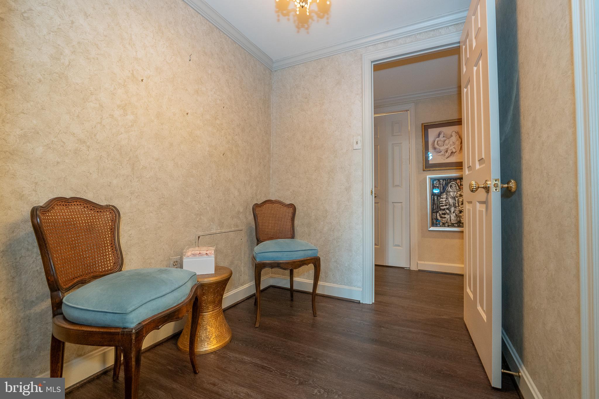 100 Grays Ln #302-304