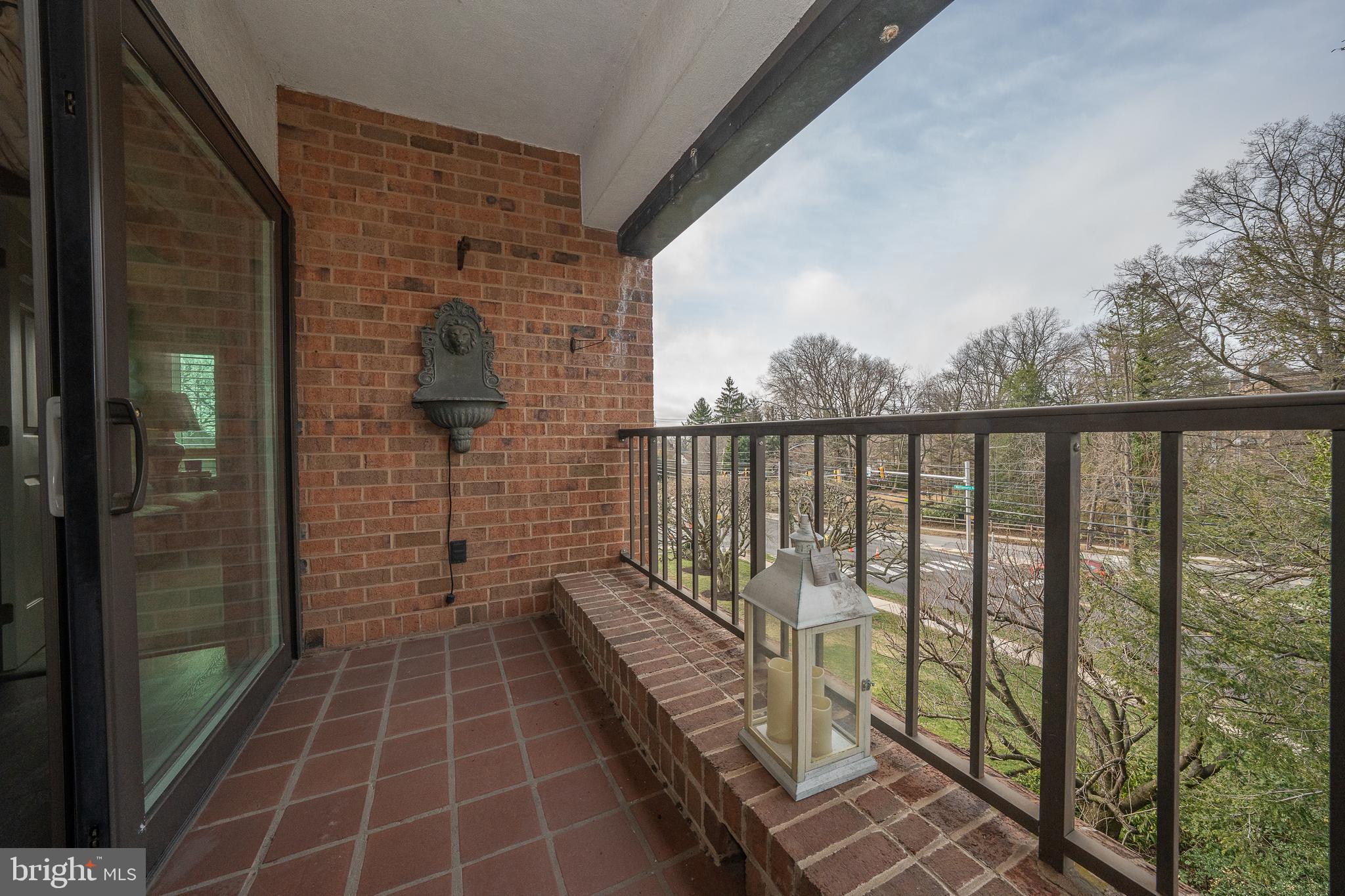 100 Grays Ln #302-304