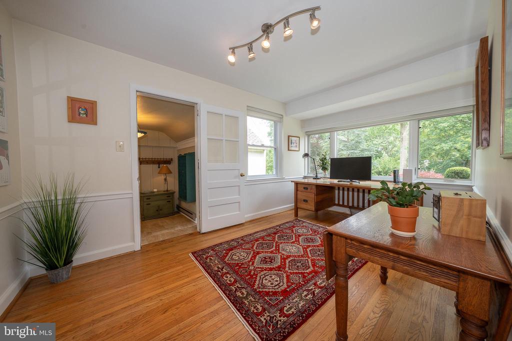922 Merion Square Rd