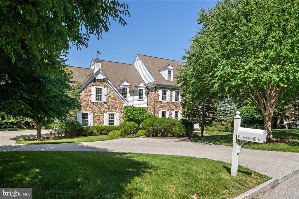 1325 Summerhill Ln