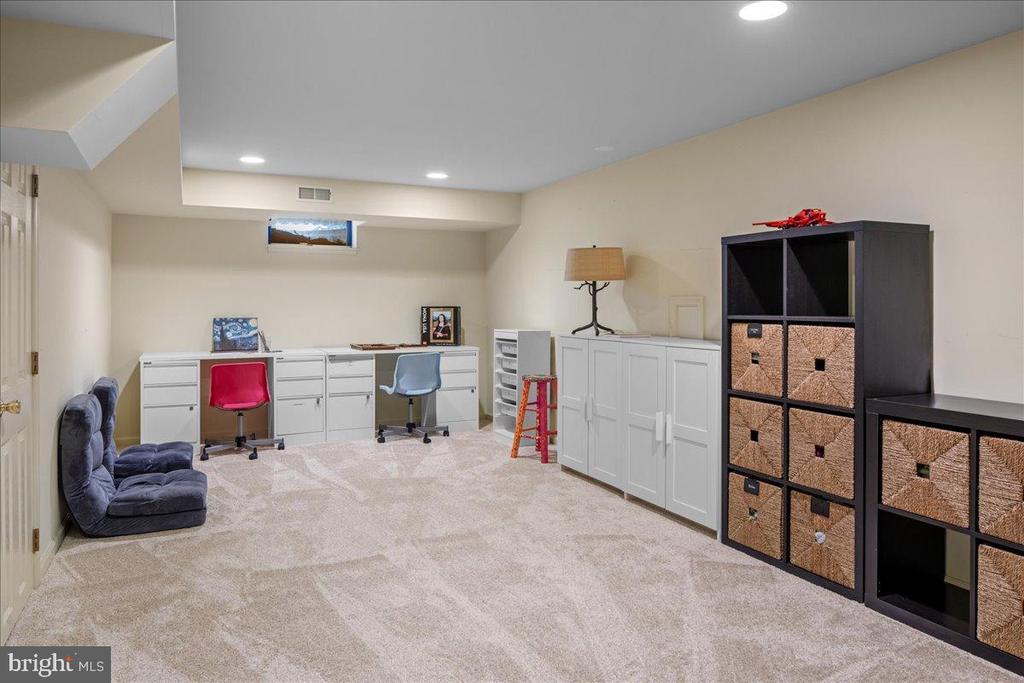 983 DERRING LANE
