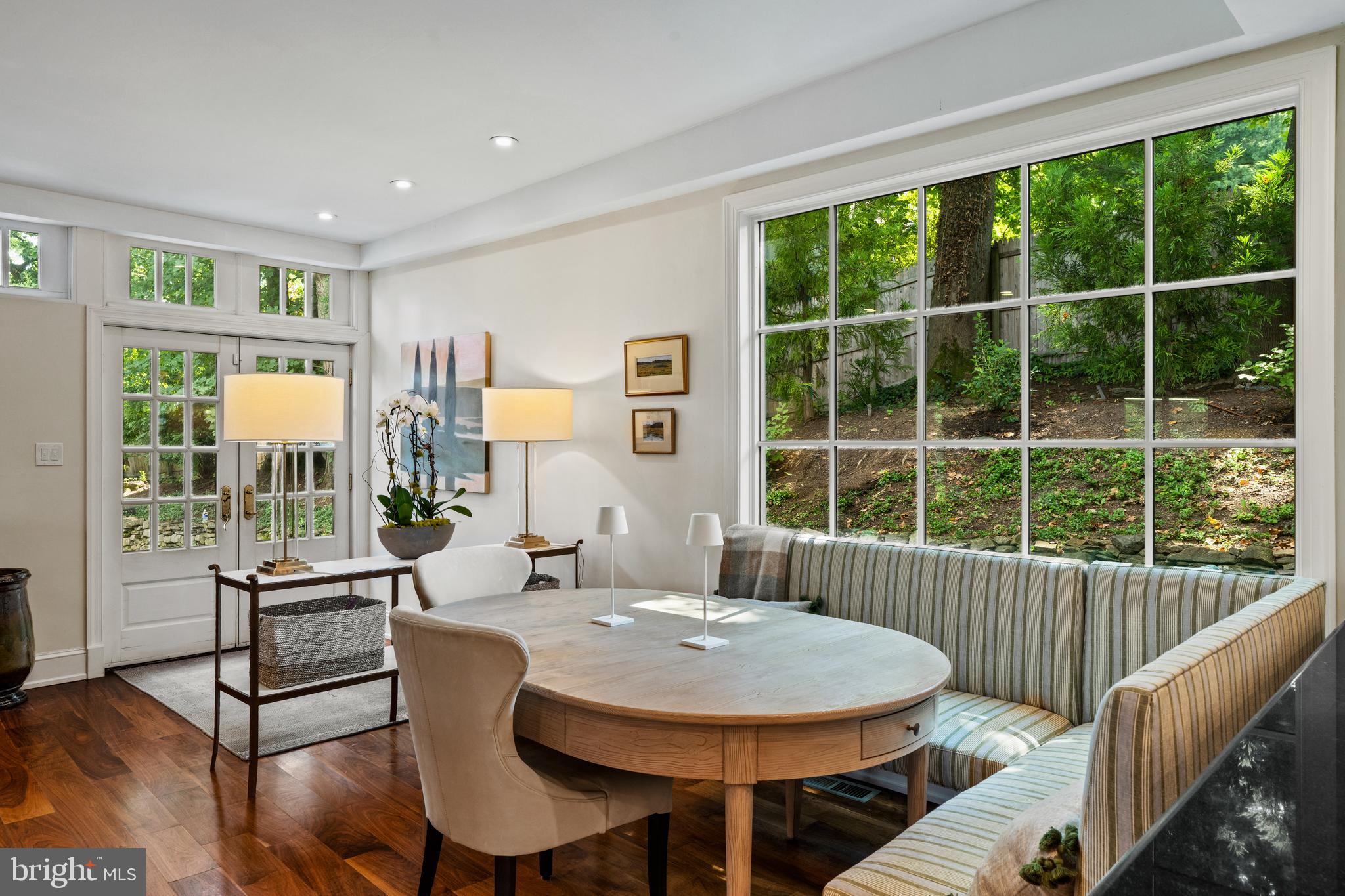 1850 W MONTGOMERY AVENUE