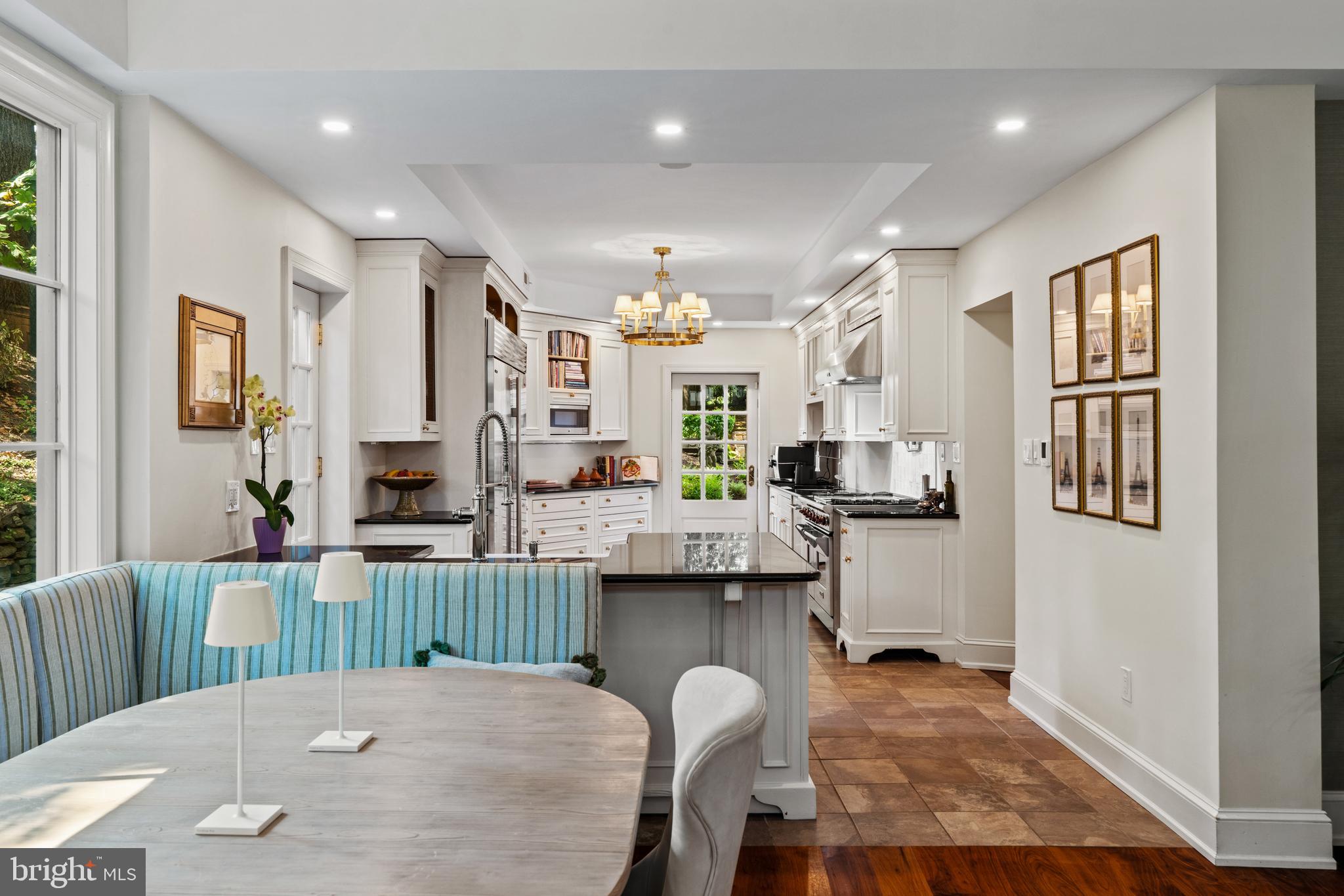 1850 W MONTGOMERY AVENUE