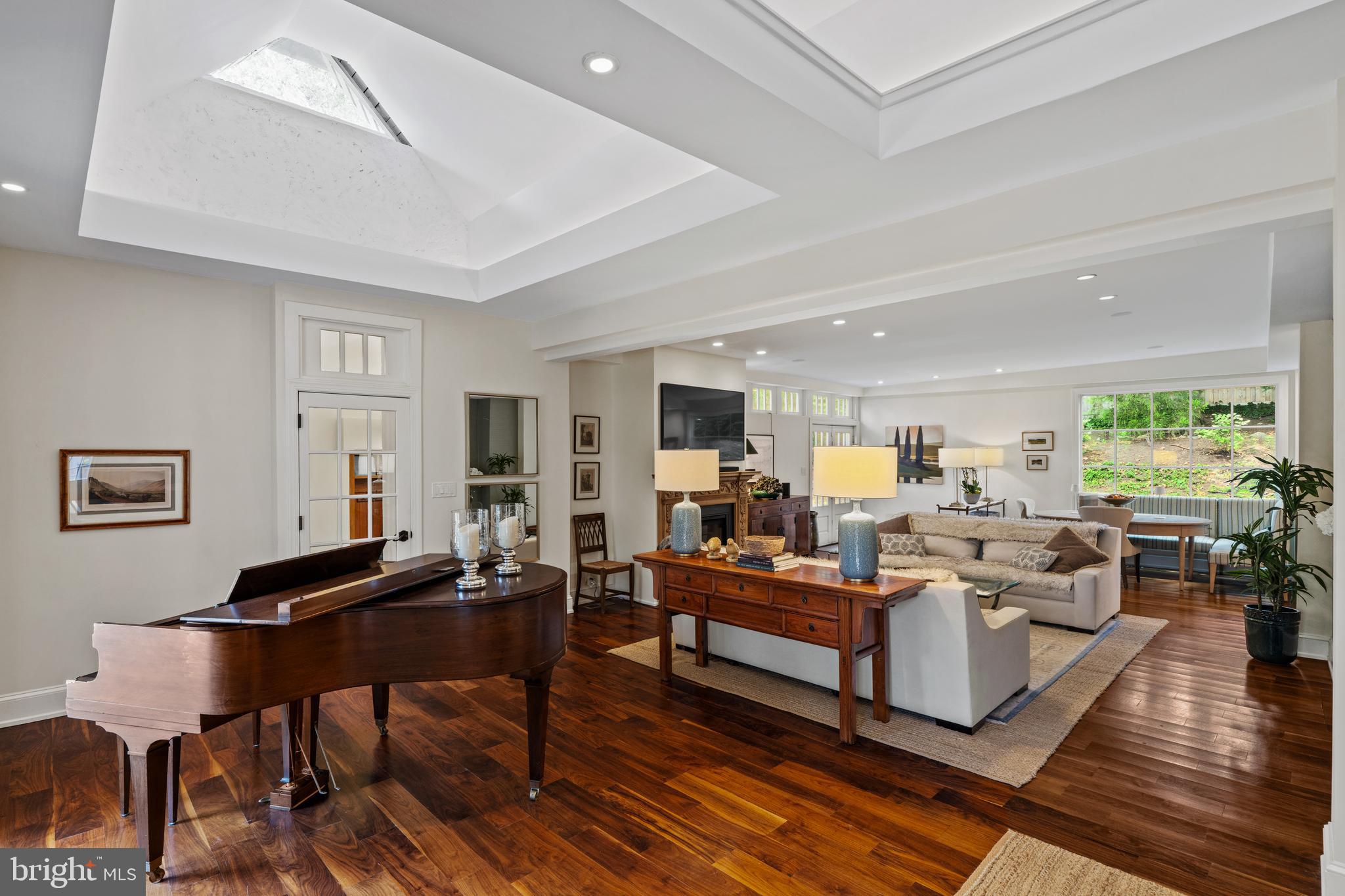 1850 W MONTGOMERY AVENUE