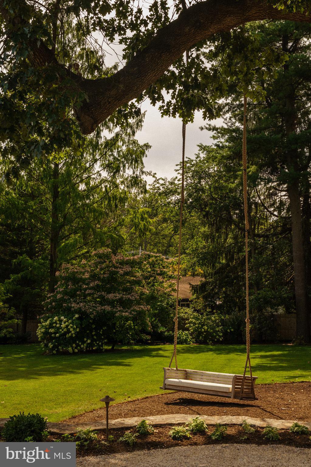 1850 W MONTGOMERY AVENUE