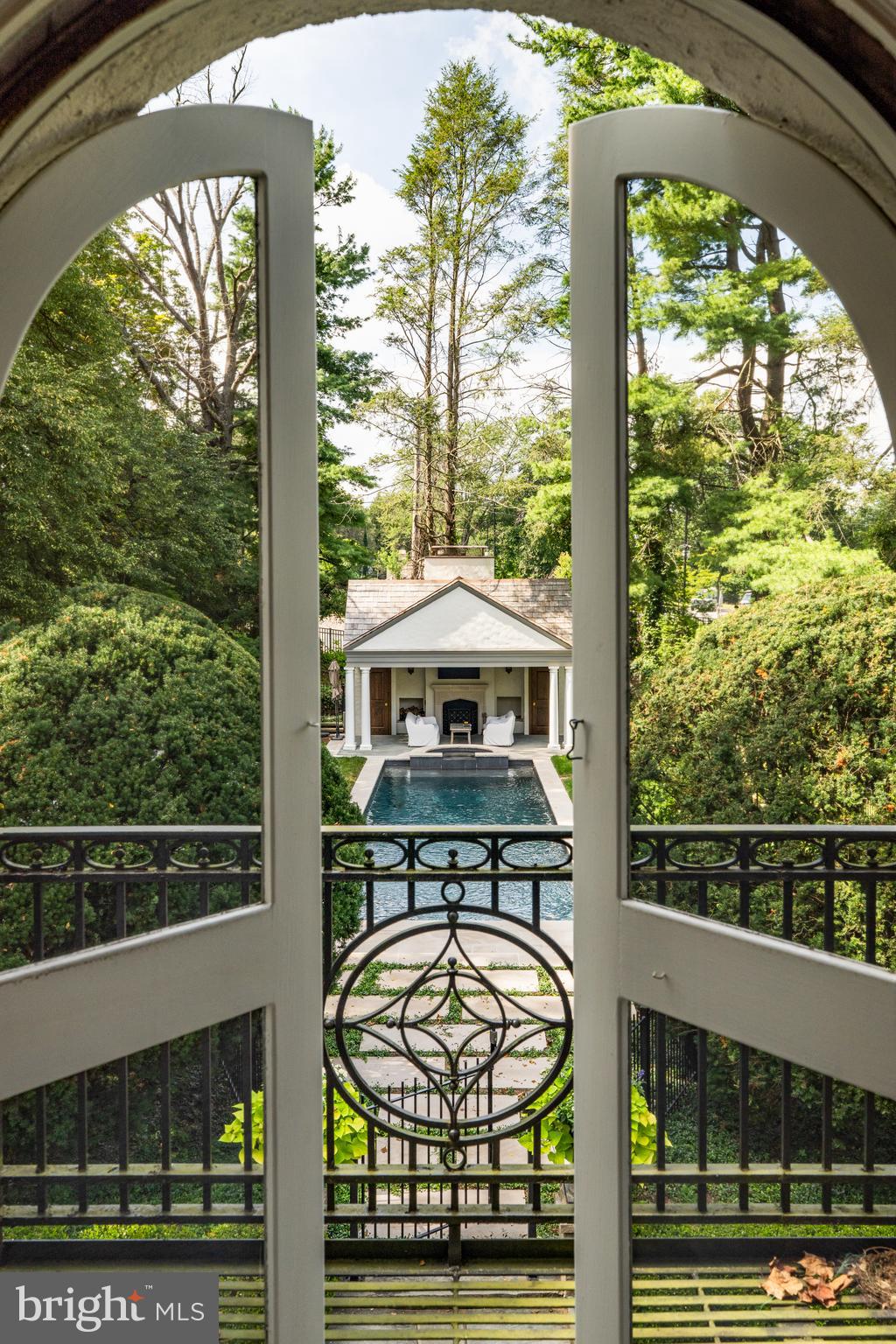 1850 W MONTGOMERY AVENUE