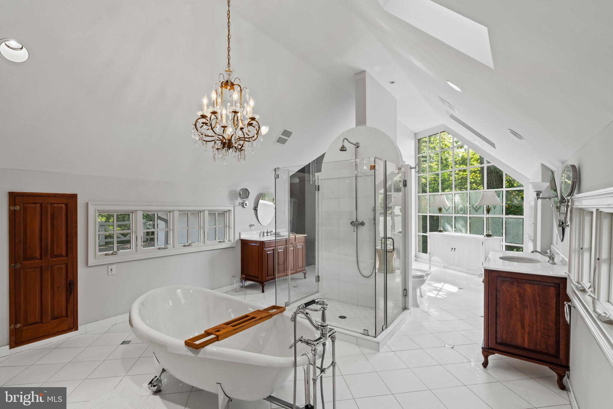 1850 W MONTGOMERY AVENUE