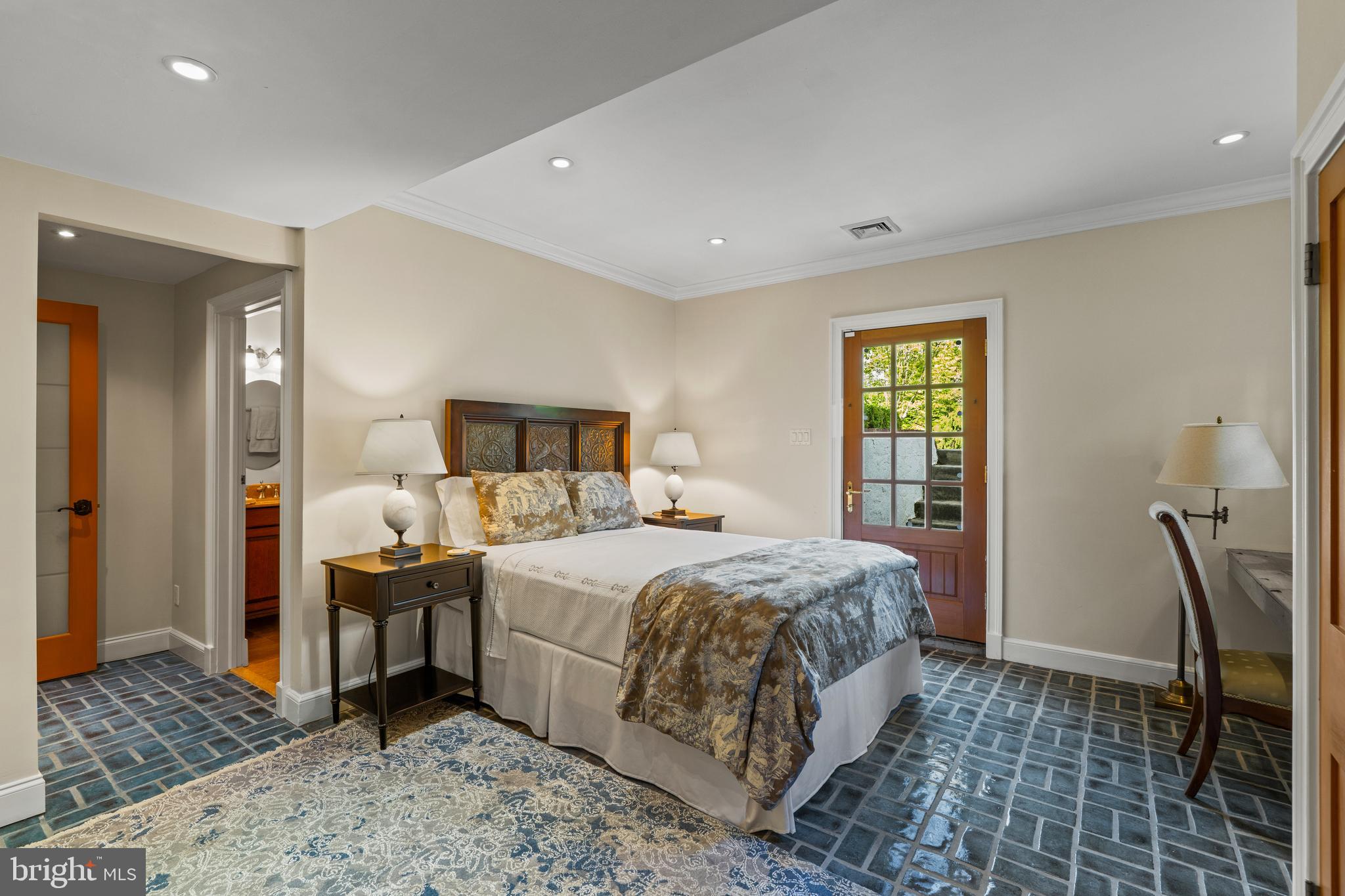 1850 W MONTGOMERY AVENUE