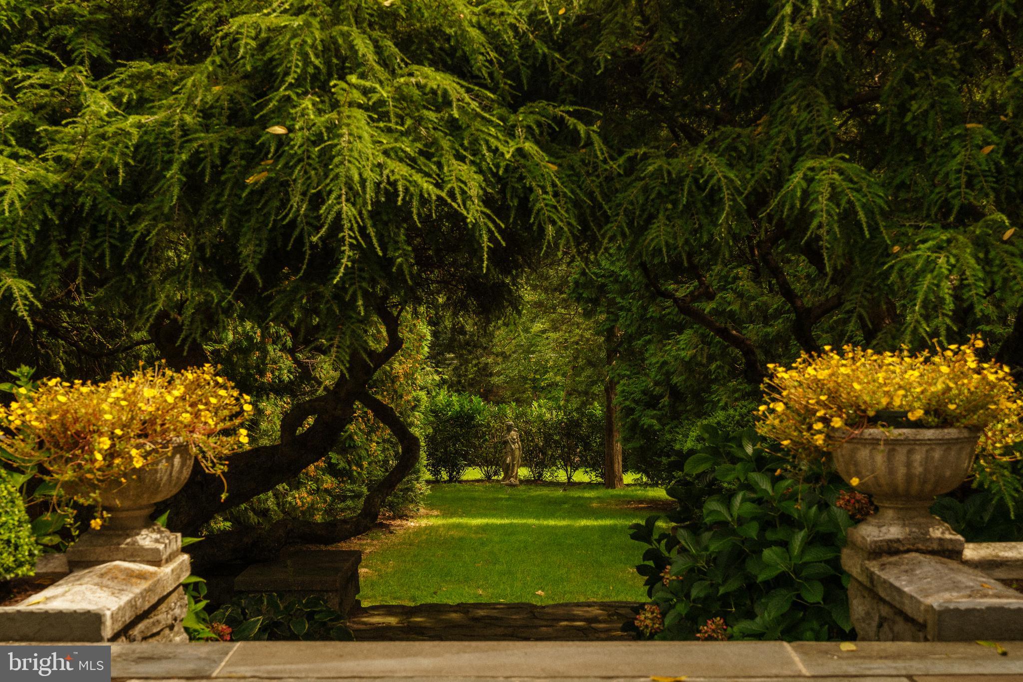 1850 W MONTGOMERY AVENUE