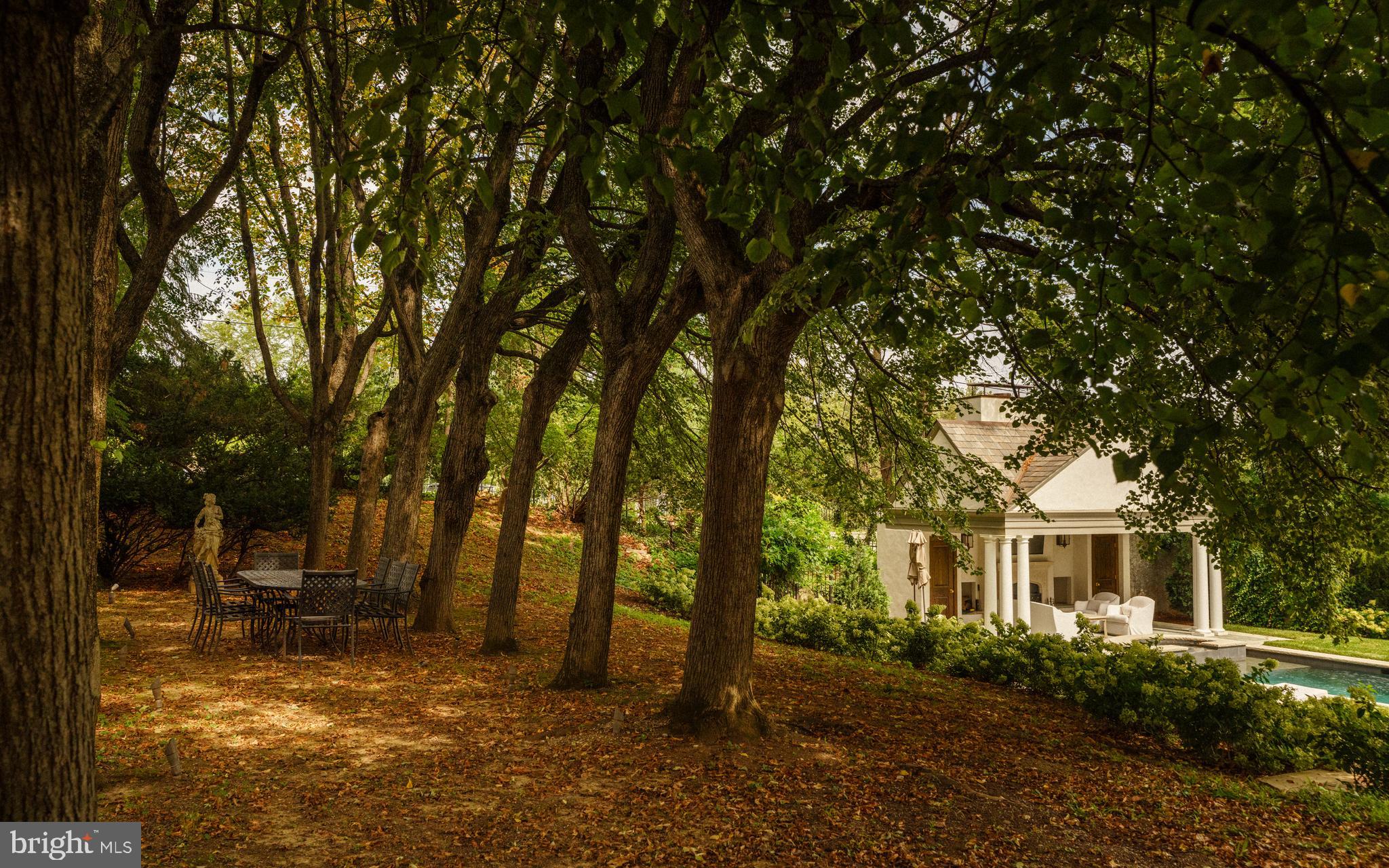 1850 W MONTGOMERY AVENUE