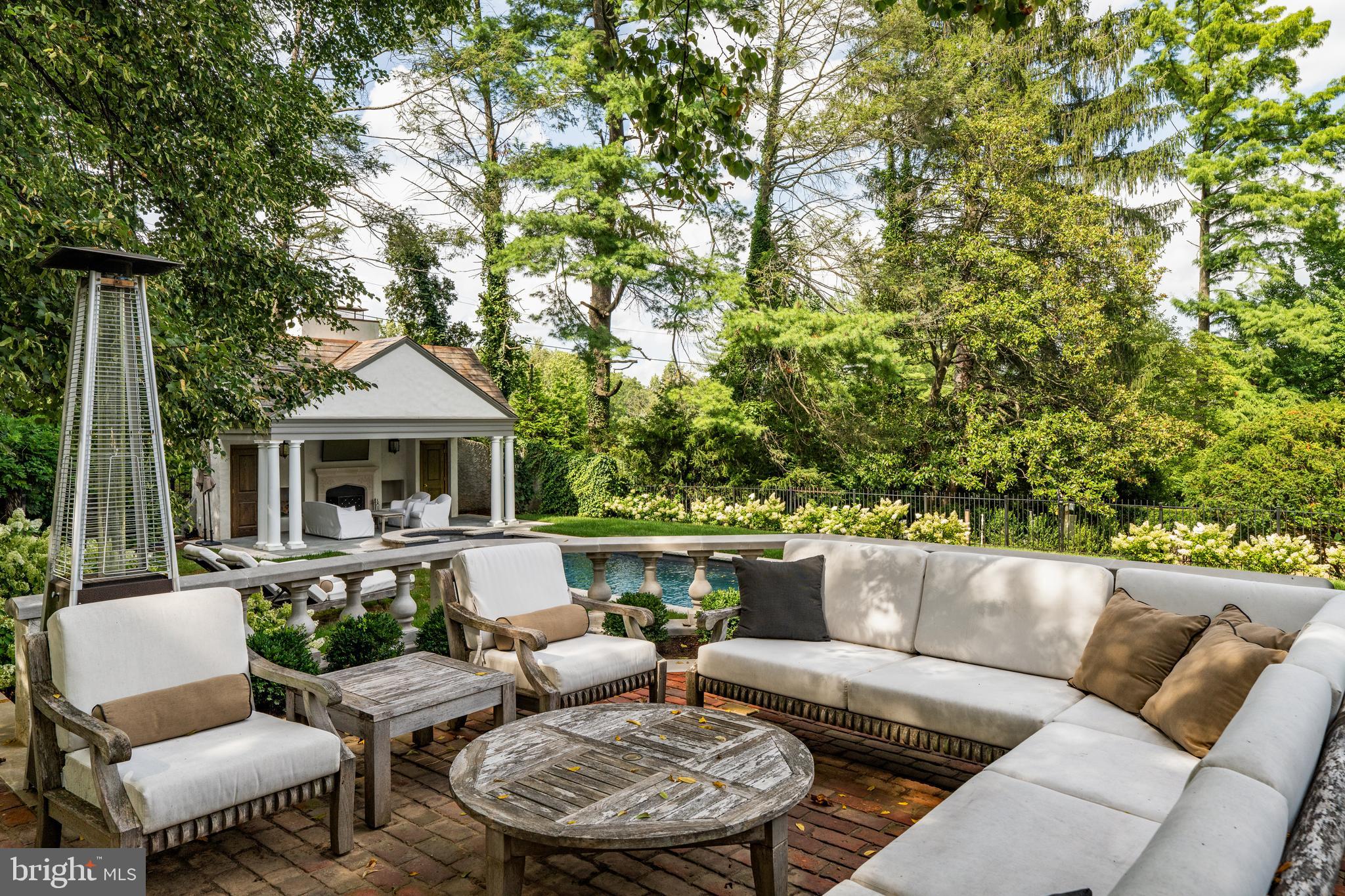 1850 W MONTGOMERY AVENUE