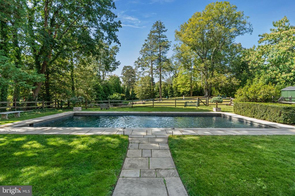 216 LAUREL LANE