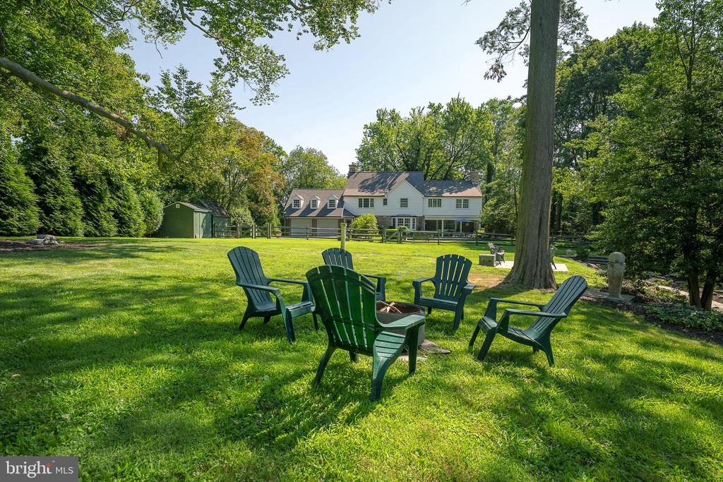 216 LAUREL LANE