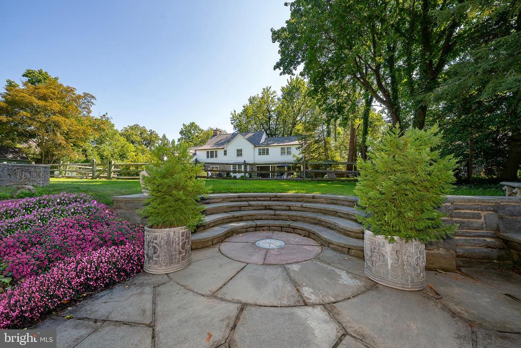 216 LAUREL LANE