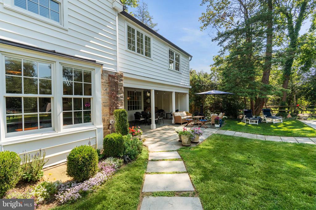 216 LAUREL LANE
