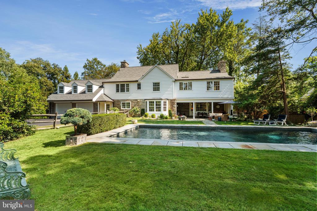 216 LAUREL LANE