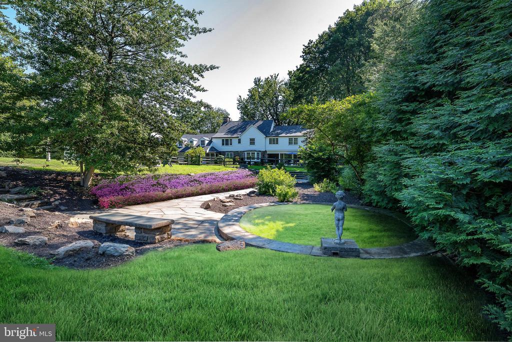 216 LAUREL LANE