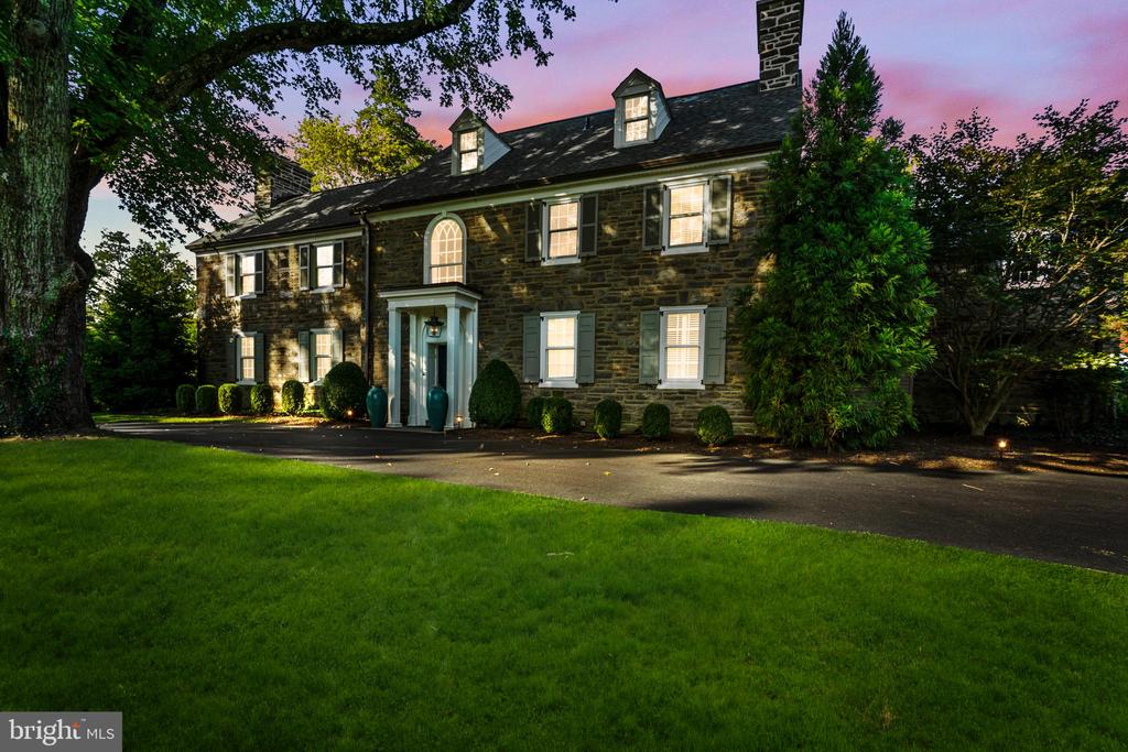 216 LAUREL LANE