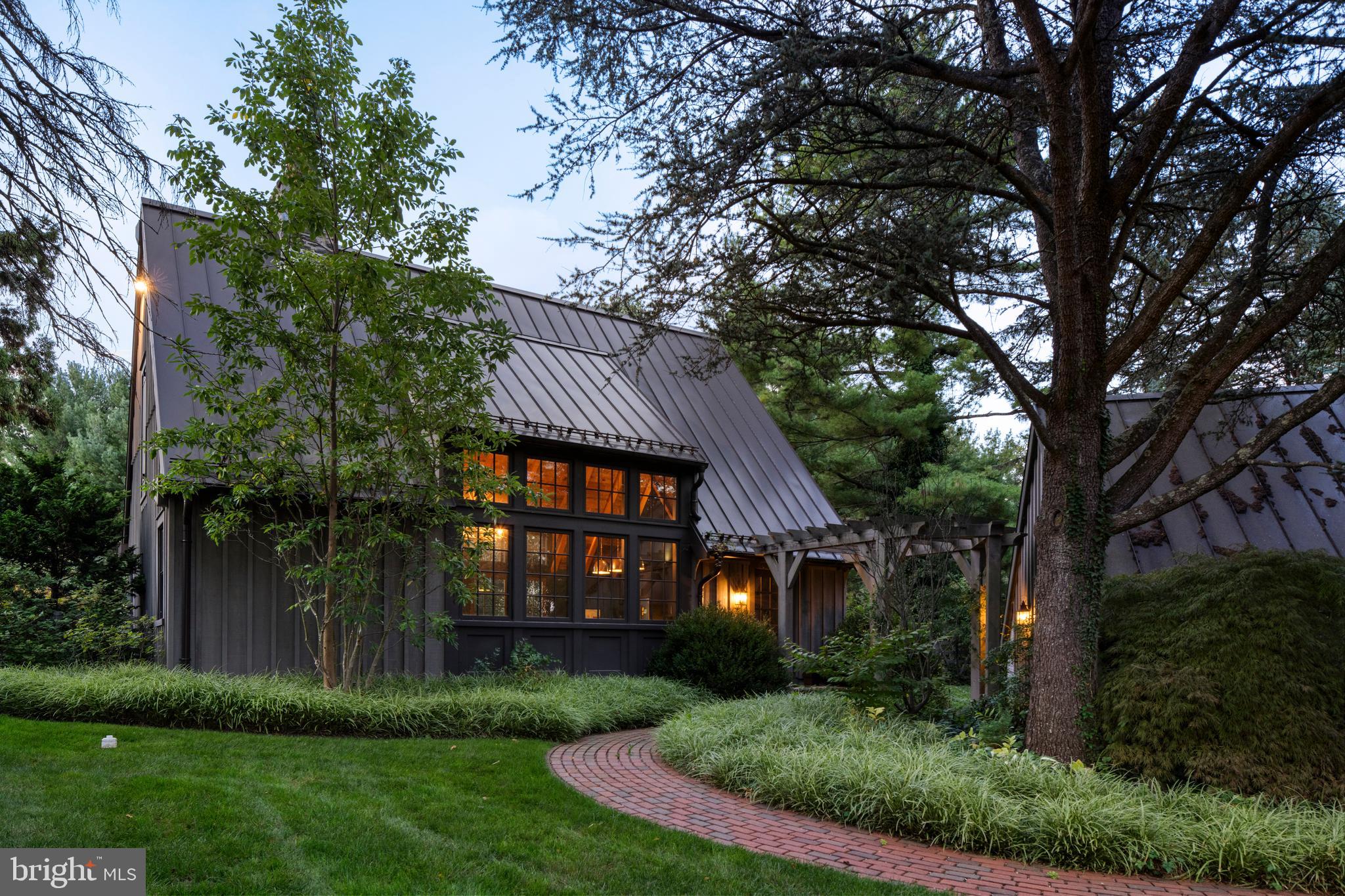 648 & 652 CREIGHTON ROAD