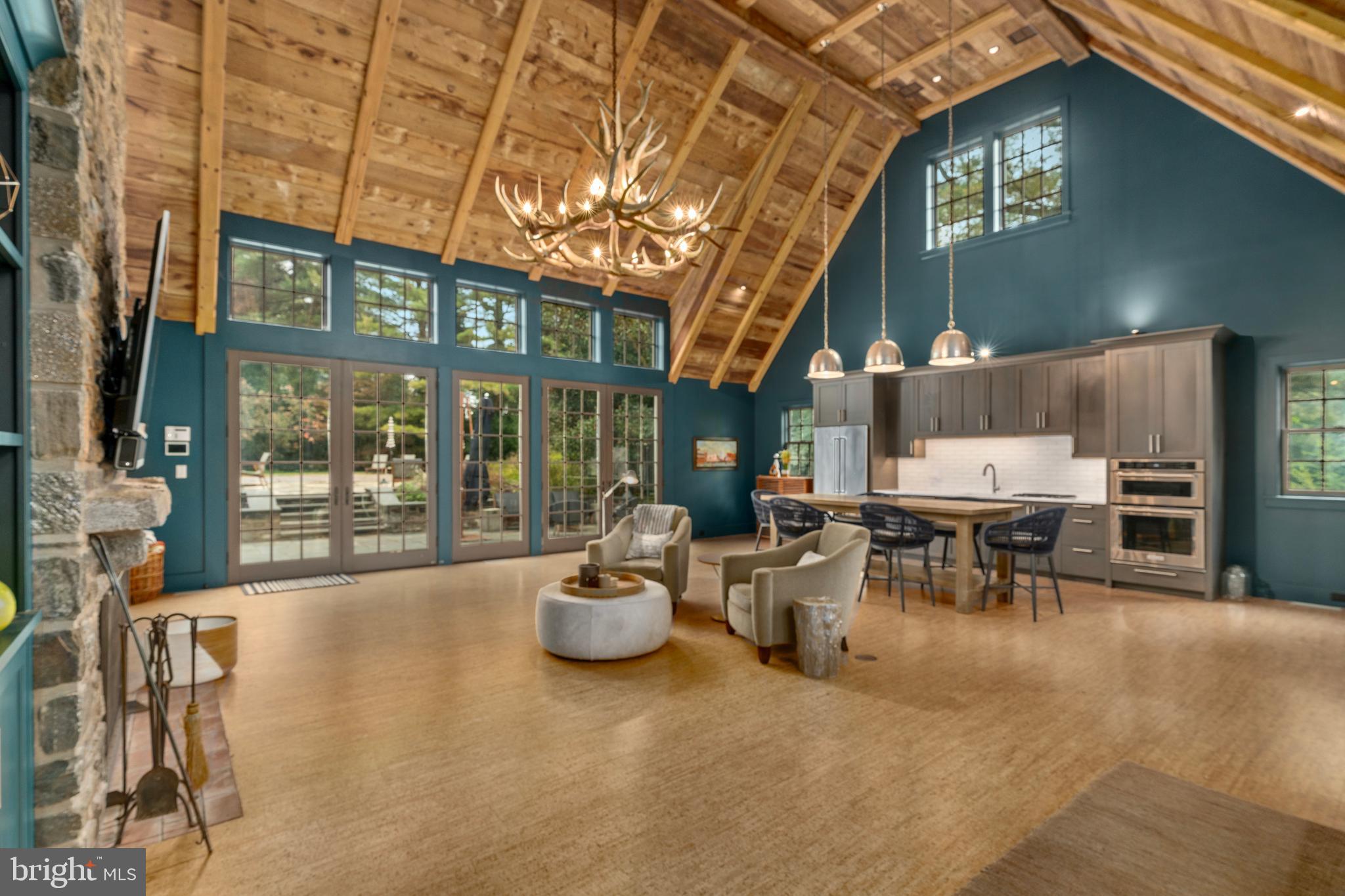 648 & 652 CREIGHTON ROAD