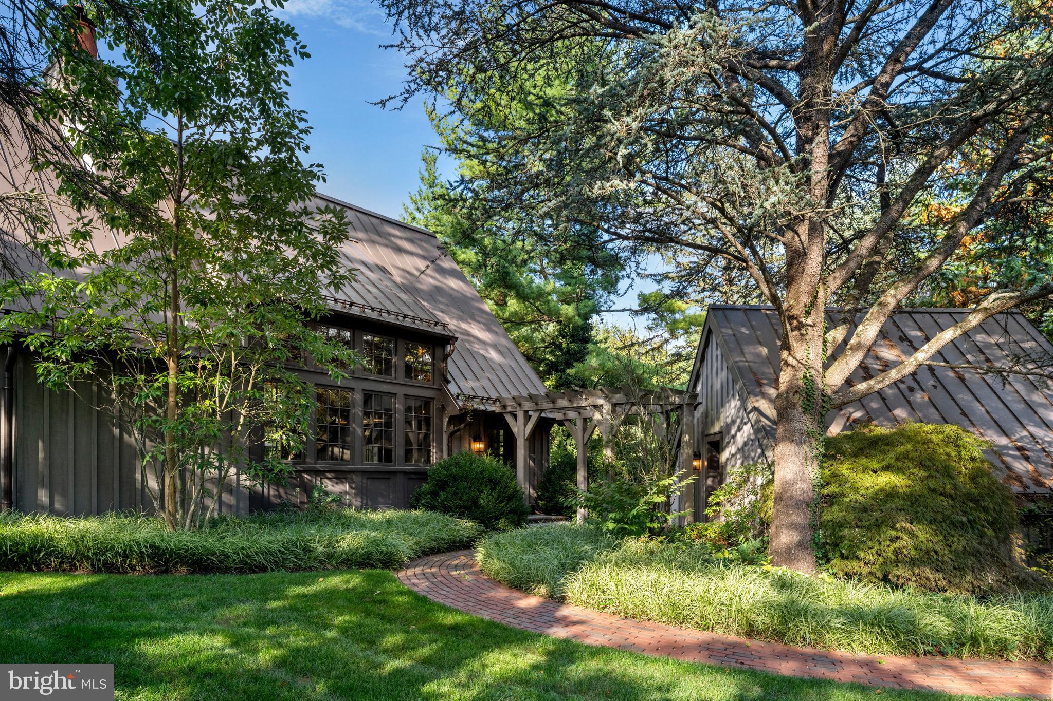 648 & 652 CREIGHTON ROAD