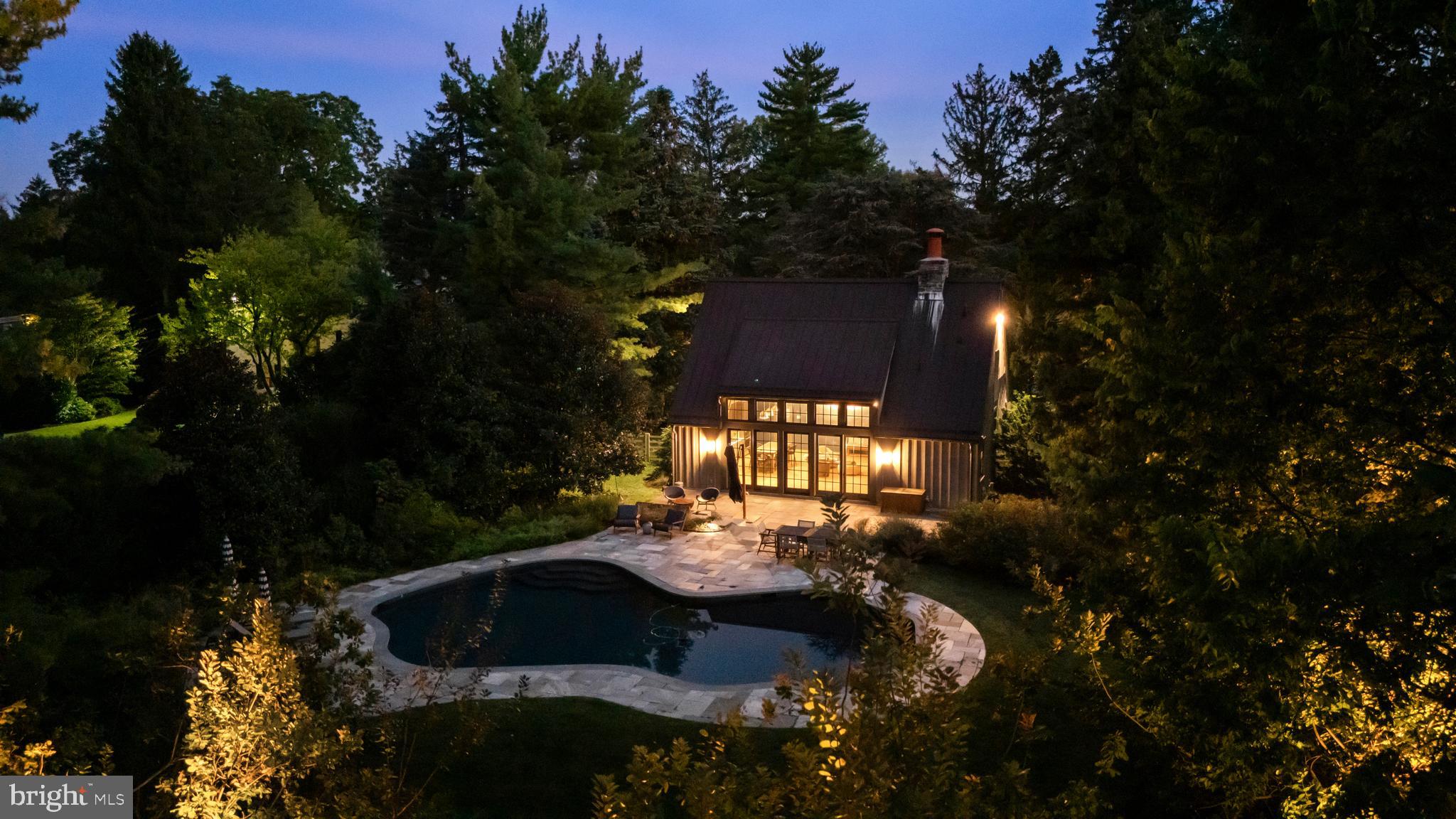 648 & 652 CREIGHTON ROAD