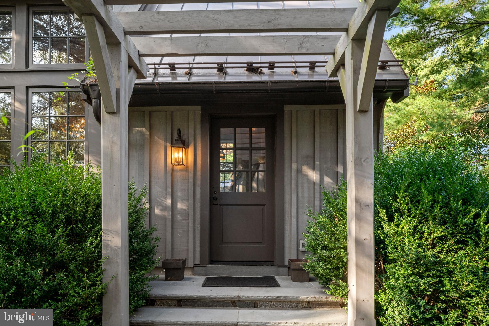 648 & 652 CREIGHTON ROAD