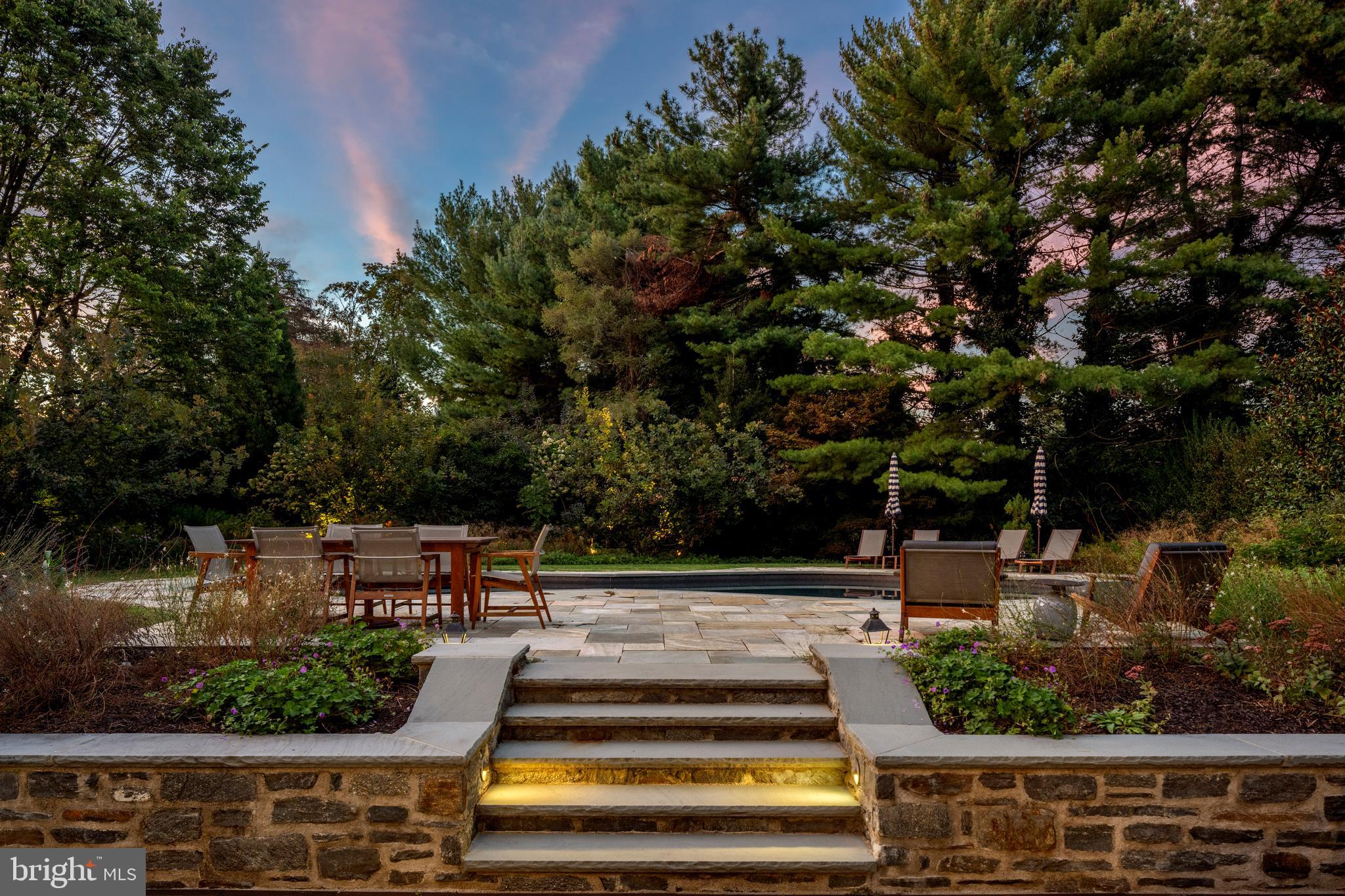 648 & 652 CREIGHTON ROAD