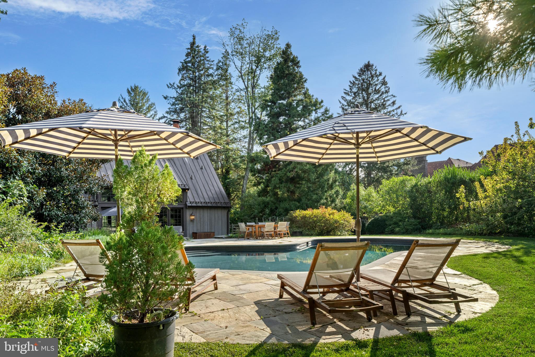 648 & 652 CREIGHTON ROAD