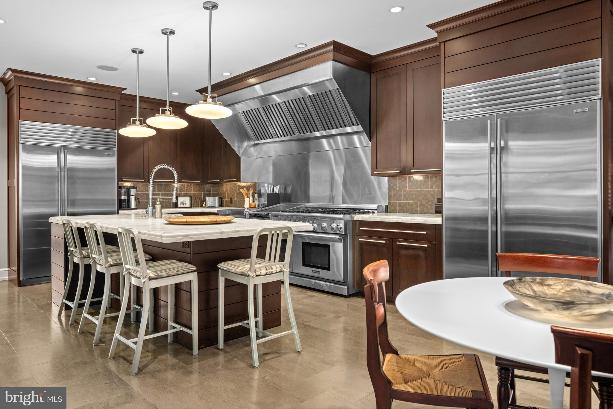 648 & 652 CREIGHTON ROAD