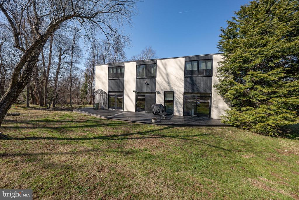 1335 VALLEY ROAD