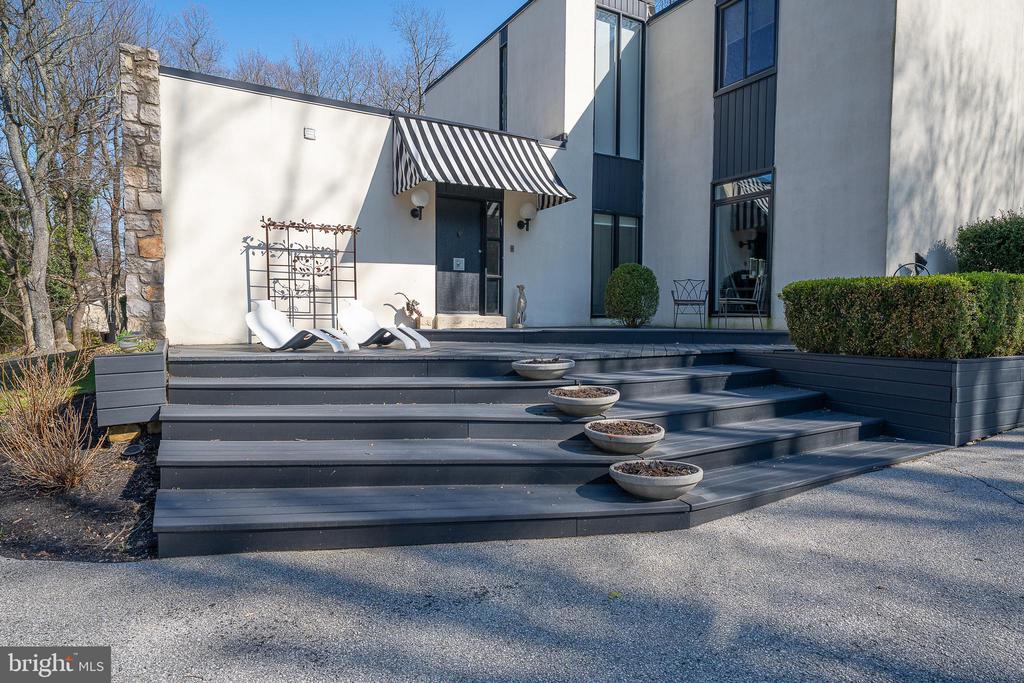 1335 VALLEY ROAD