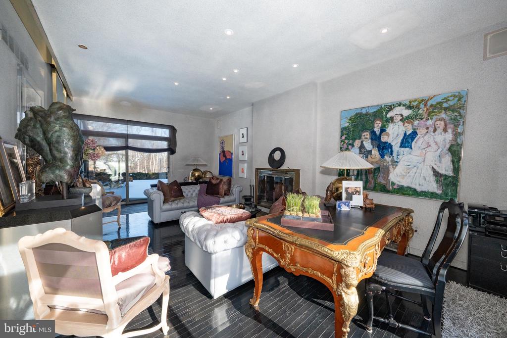 1335 VALLEY ROAD