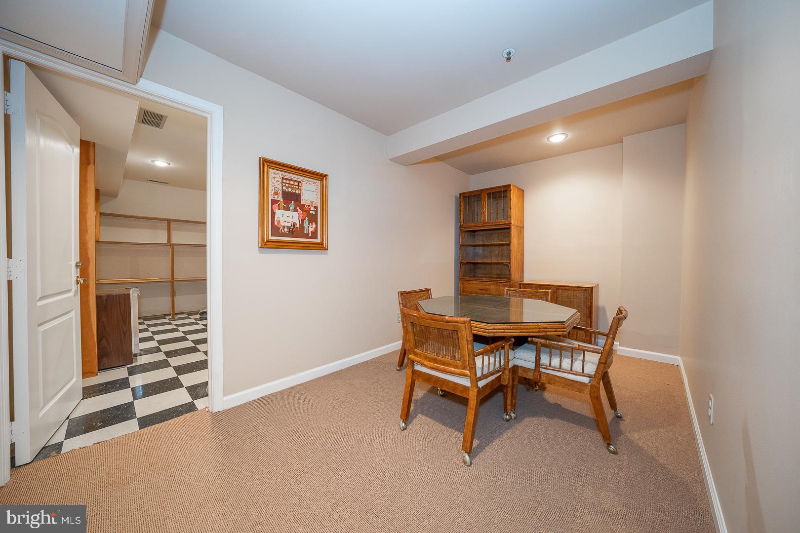 1044 LINDY LANE 10-44
