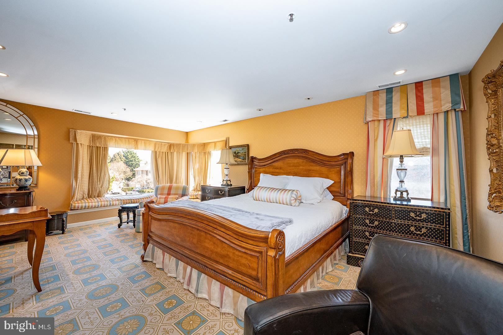 1044 LINDY LANE 10-44