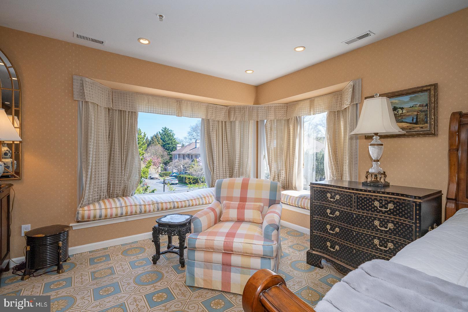 1044 LINDY LANE 10-44