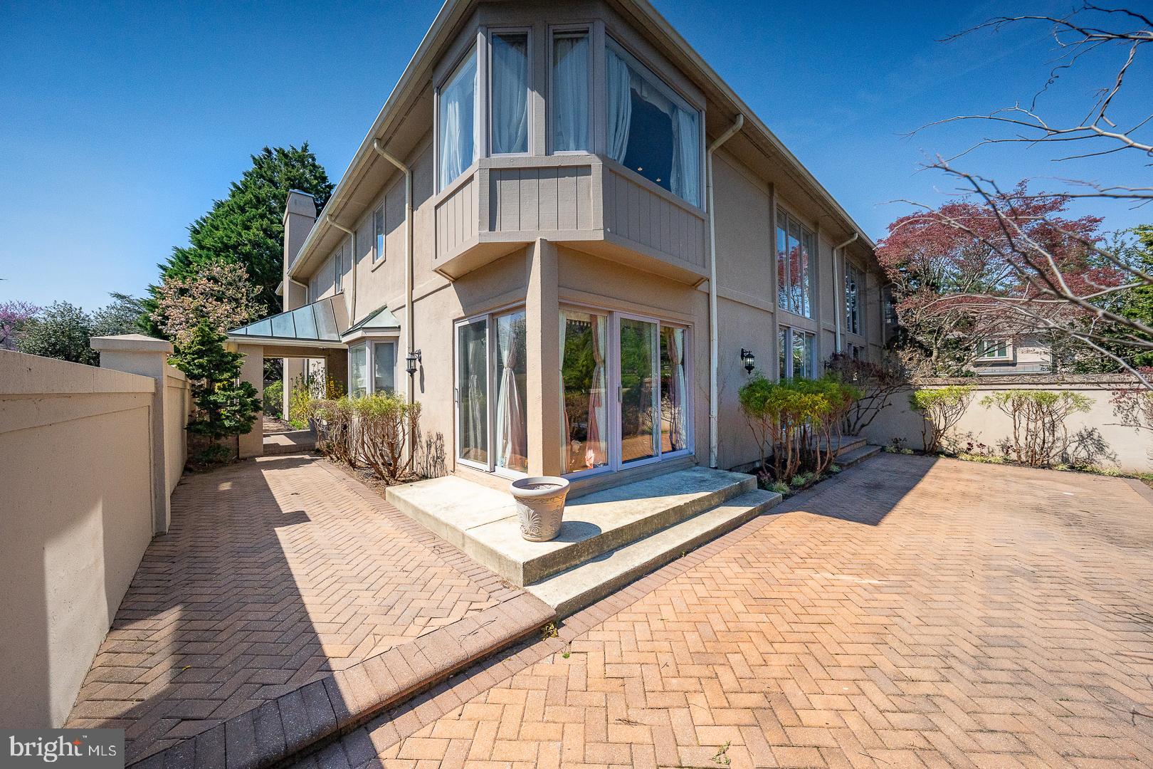 1044 LINDY LANE 10-44