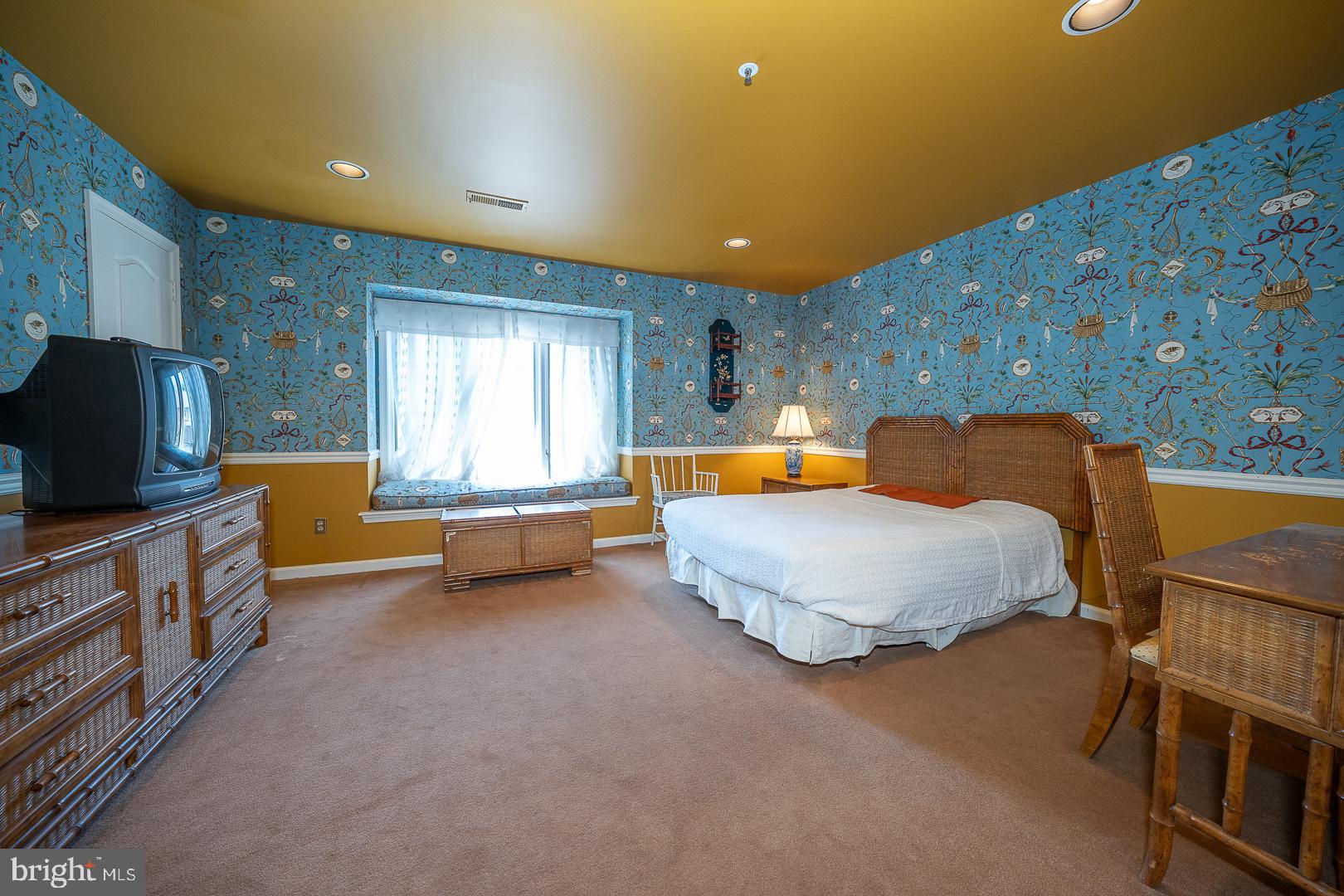 1044 LINDY LANE 10-44