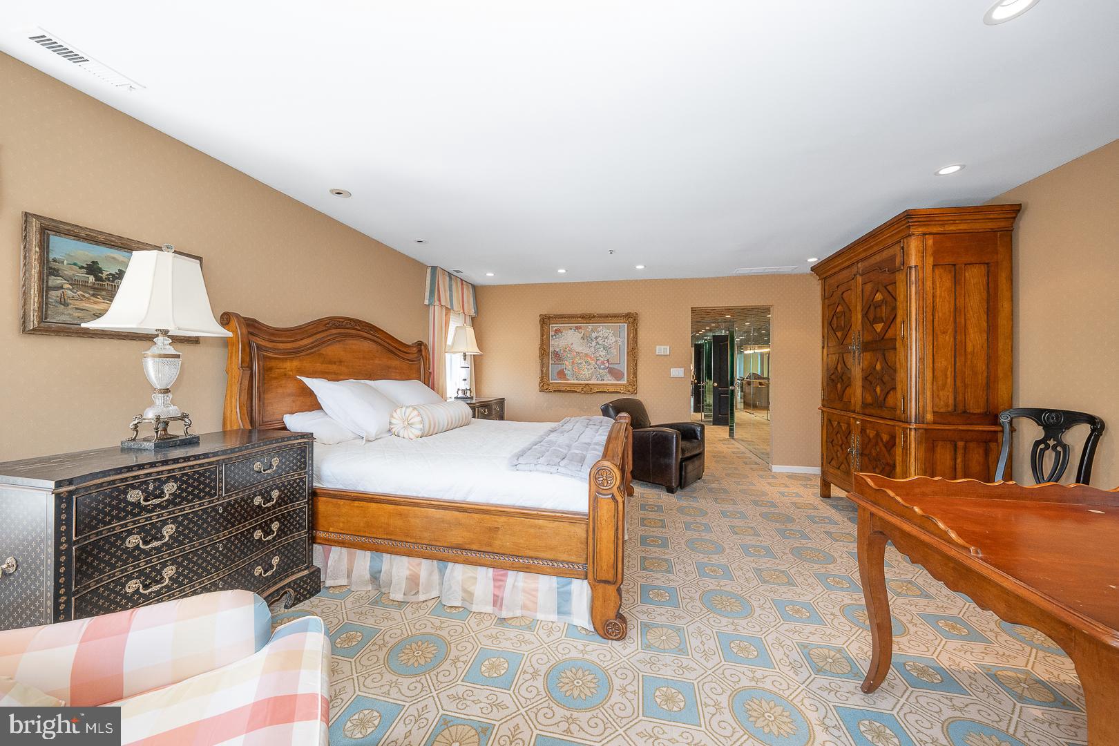1044 LINDY LANE 10-44