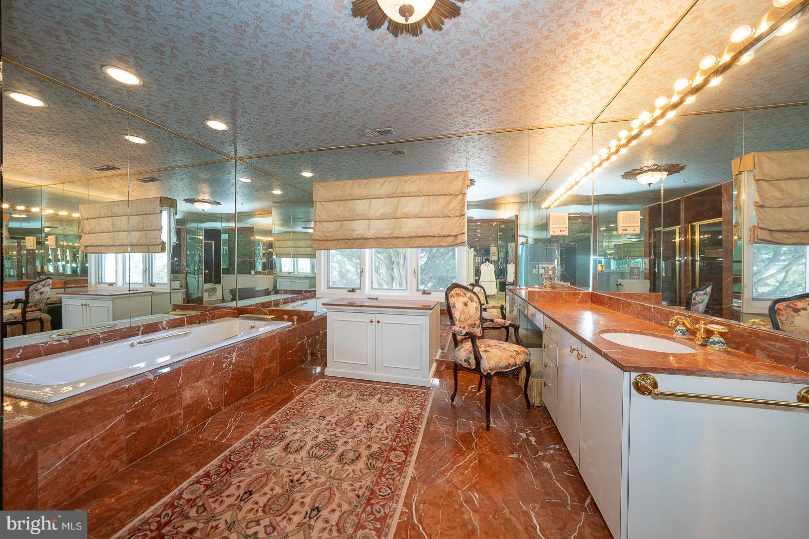 1044 LINDY LANE 10-44