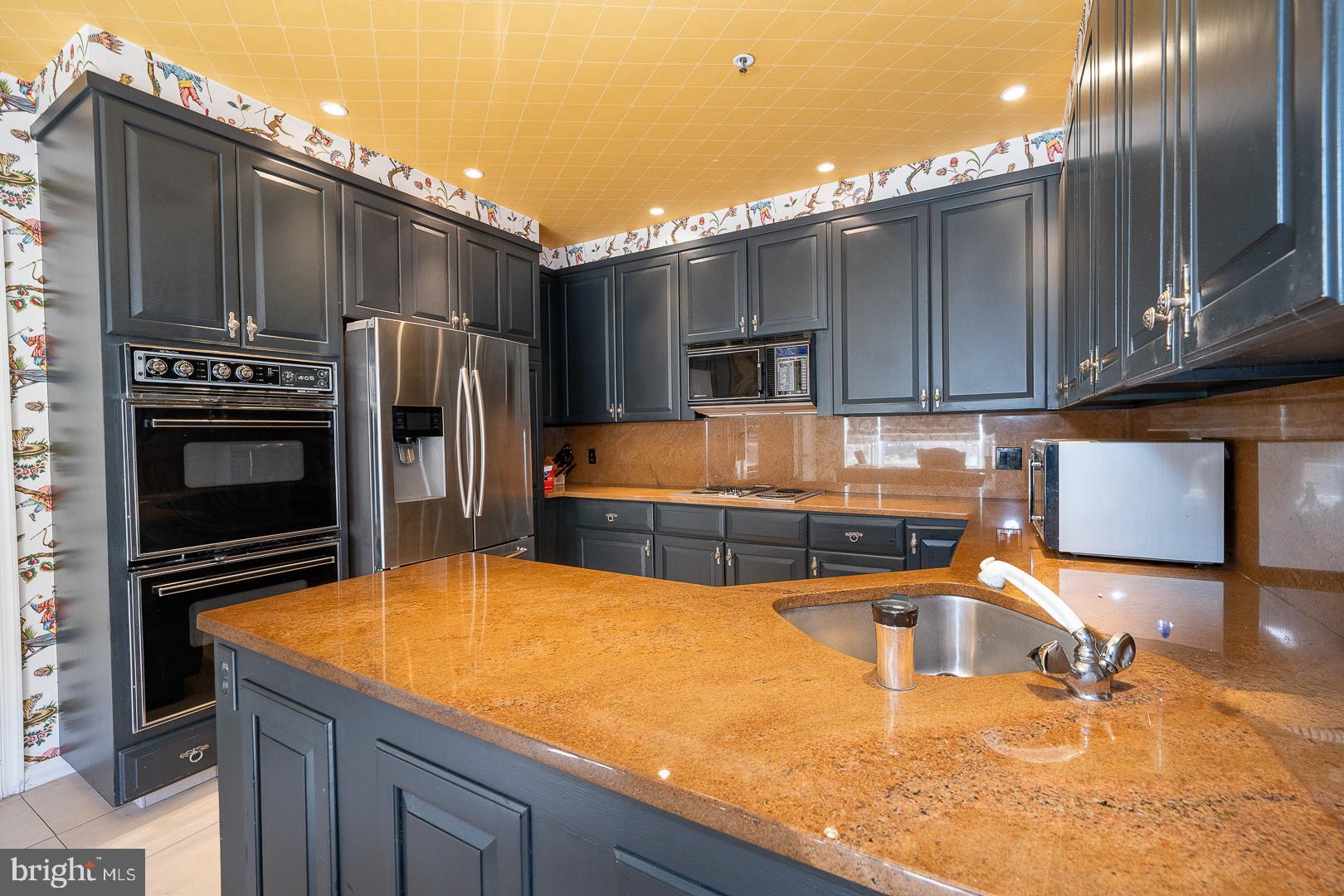 1044 LINDY LANE 10-44