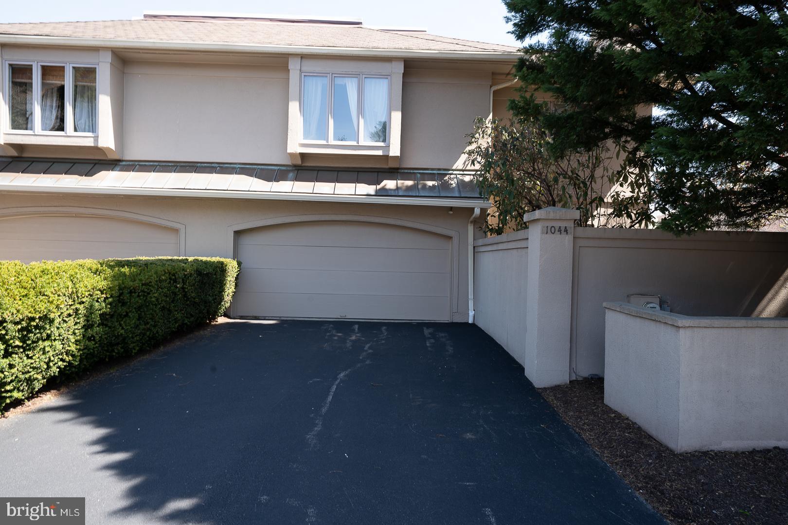 1044 LINDY LANE 10-44